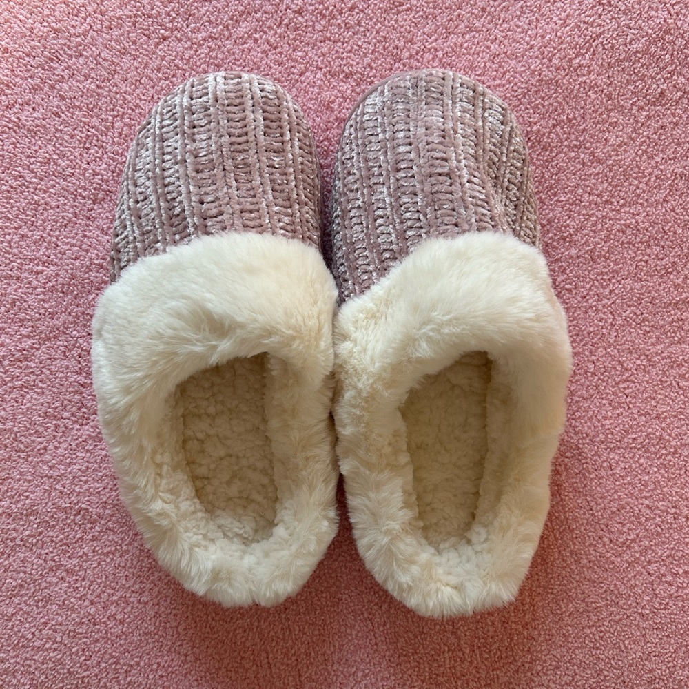 Cozy Knit Slippers with Faux Fur Lining